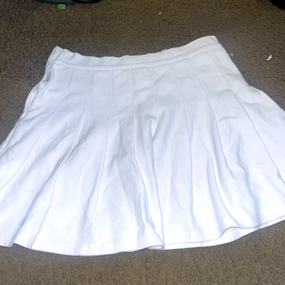 white pleated skirt